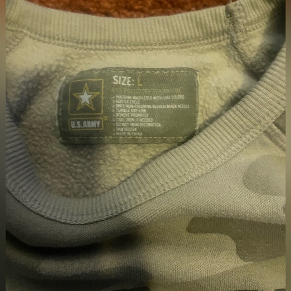 ‼️Mix and Match 3 items for $5‼️ Army crew neck sweatshirt women’s large - Picture 3 of 3
